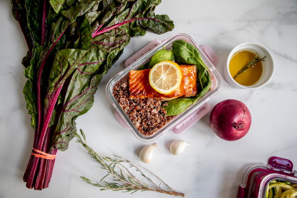 Fresh smoothie bowls and beverages